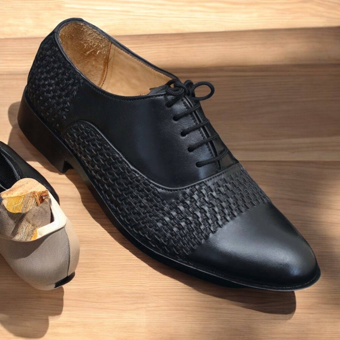 Limited Edition Crocodile-Embossed Oxfords- 16592